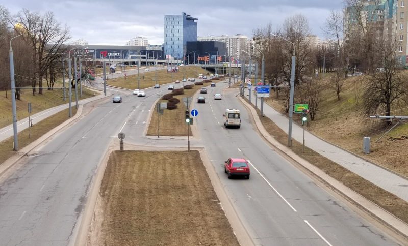 "Будзем выкупляць адзін у аднаго і далей ездзіць". Чаму ў Беларусі падаражэлі аўтамабілі і прычым тут санкцыі з вайной "Будзем выкупляць адзін у аднаго і далей ездзіць". Чаму ў Беларусі падаражэлі аўтамабілі і прычым тут санкцыі з вайной