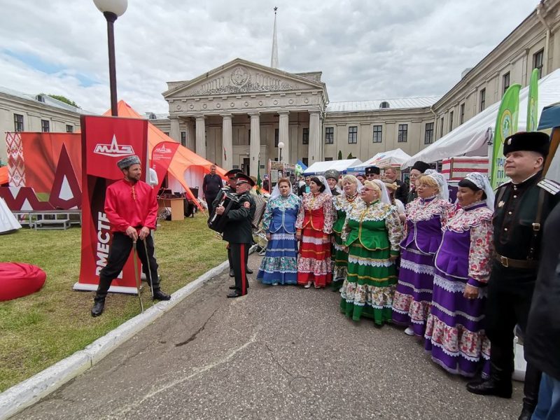 Иконы, конфеты, санатории и казачий хор. На фестивале в Гродно презентовали туристический потенциал Беларуси Фестиваль национальных культур Гродно 2022. Презентация туристического потенциала Беларуси