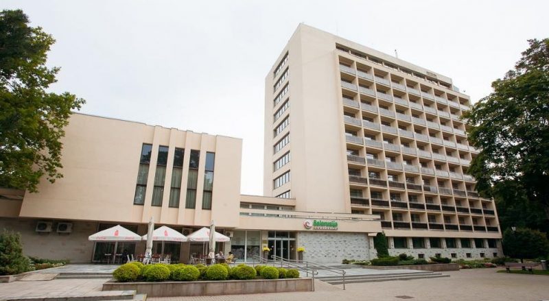 Латвия конфискует у Беларуси санаторий в Юрмале. В нем хотят разместить беженцев из Украины Санаторий "Белоруссия" в Юрмале. Фото: facebook.com/belorusija