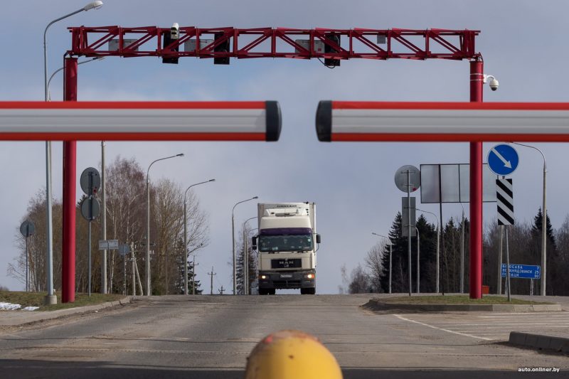 Забараніць выезд падчас адміністрацыйнага працэсу, праз рашэнне КДБ і дзяржслужбоўцам без дазволу. У Беларусі рыхтуюцца мяняць законы граница шлагбаум