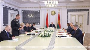 Адных пазбавіць грамадзянства, другіх - пад амністыю. Што прапанавалі на нарадзе ў Лукашэнкі Адных пазбавіць грамадзянства, другіх - пад амністыю. Што прапанавалі на нарадзе ў Лукашэнкі