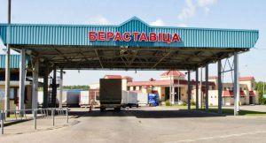 Машыны з дзецьмі да 3-х гадоў паедуць без чаргі, а душавыя ў зонах чакання паставяць праз год. Што зменіцца пры перасячэнні мяжы