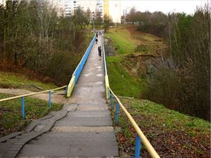 Мост праз яр на Фамічова закрылі, але працы не вядуць. Што з ім будзе? Мост на вул. Фамічова да закрыцця