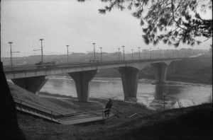 Драўляны вайсковы масток, штучная выспа і мотакрос: гісторыя Новага моста, які ўзяліся рамантаваць упершыню за паўстагоддзя Новы мост Новый мост Гродно
