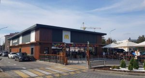 Чакалі адкрыцця 20 гадоў, а з экскурсій у Мінск прывозілі “Хэпі мілы”. Чым гродзенцам запомніўся McDonald’s, які хутка стане «Вкусно — и точка» Чакалі адкрыцця 20 гадоў, а з экскурсій у Мінск прывозілі “Хэпі мілы”. Чым гродзенцам запомніўся McDonald’s, які хутка стане «Вкусно — и точка»