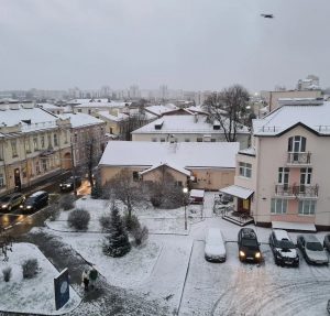 "Прачнуўся з дрэнным настроем, адчыніў акно - снег". Як гродзенцы радуюцца першаму снегу Первый снег в Гродно. Фото: www.instagram.com/gr_marima/