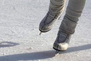 70 каткоў зальюць у Гродзенскай вобласці. Дзе яшчэ рыхтуюцца да зімовых актыўнасцяў? Каток. Иллюстративное фото из открытых источников