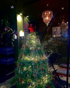 Телефонная будка в Triniti, кофейня в стиле Гарри Поттера и бокалы на Советской. Как Гродно приготовился к Новому году