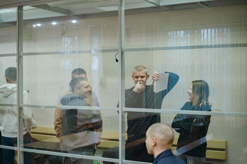 Дыскрэдытацыя, эміграцыя сведак, Ціханоўская. 13 фактаў пра справу "Рабочага руху", дзе фігуруюць чатыры гродзенцы Участники - в суде по делу "Рабочага руху". Фото: "СБ. Беларусь сегодня"