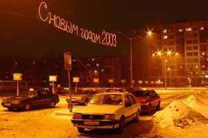 Прадпрымальнікі на плошчы, аўтобус у Нёмане, галадоўка ў Саюзе палякаў: пра што пісала гродзенская прэса 20 гадоў таму новый год 2003