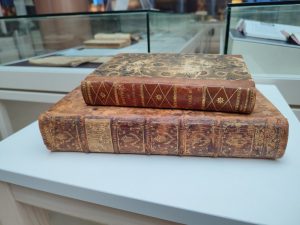 Кнігі з бібліятэкі Храптовічаў працягваюць вяртацца на радзіму. Справу пачаў ліквідаваны дзяржавай фонд Кнігі з бібліятэкі Храптовічаў працягваюць вяртацца на радзіму. Справу пачаў ліквідаваны дзяржавай фонд