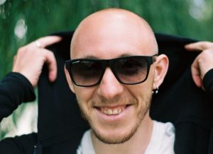 Цялеснасць, сэксуальнасць і мова. Артур Камароўскі – пра паэзію, новую кнігу і пра сябе, як пра Corpus vile паэт Артур Камароўскі