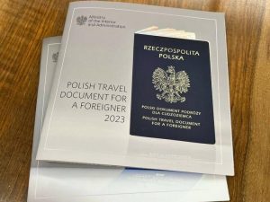 Праязны дакумент для беларусаў з гуманітарным відам на жыхарства ў Польшчы стане бясплатным Праяздны дакумент замежніка