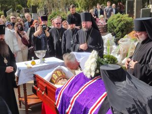 Меў мянушку "Саша Мінскі" і паказваў мемы. Уладыку Арцемія ўзгадвае багаслоў Наталля Васілевіч Пахаванне архіепіскапа Арцемія.