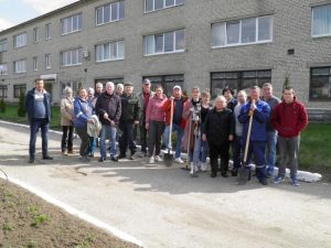 Без масак, але з аркестрам. У Гродне ветэранаў віншуюць з Днём Перамогі Суботнік у Гродзенскай вобласці