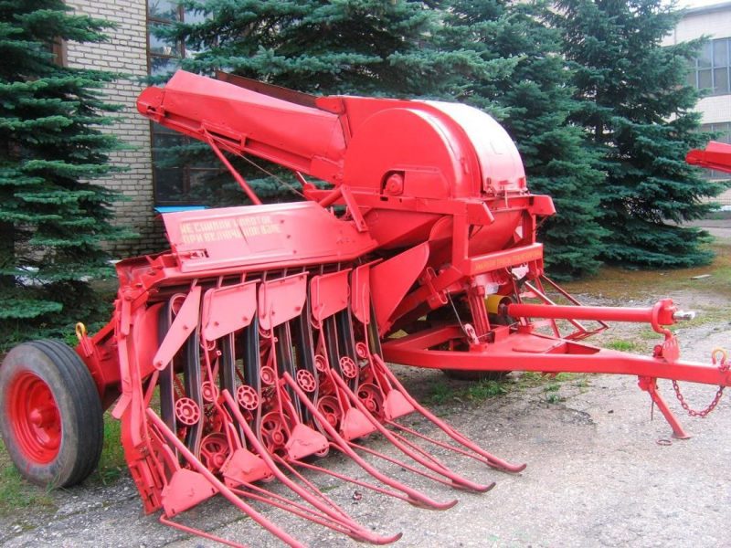 Трактарыст у Слоніме загінуў пад ільномбайнам Ільнокамбайн