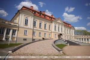 Уваход у палац у Свяцку