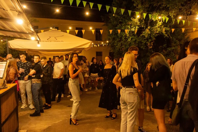 Дзе тусіць у Гродне гэтым летам: гайд па гродзенскіх дворыках тусовачныя дворыкі Гродна