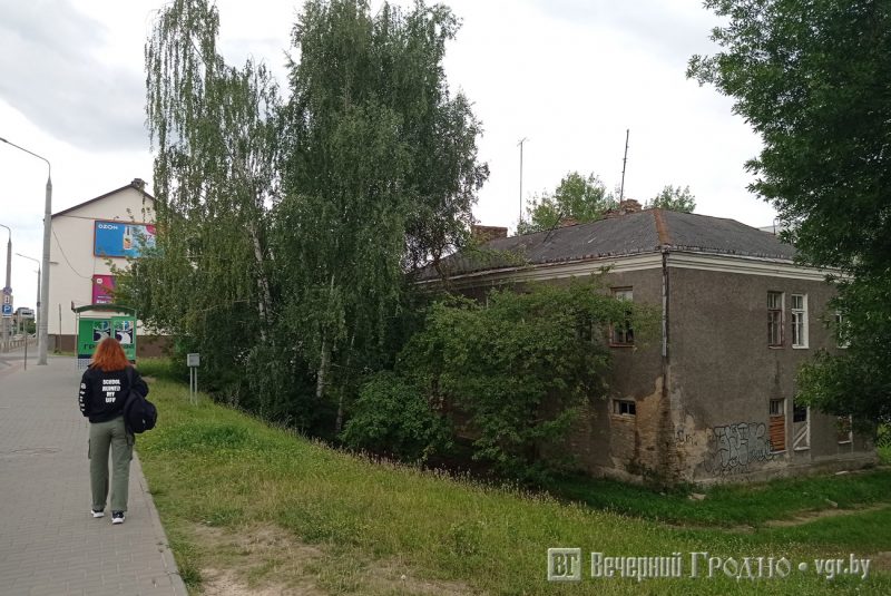 У будынку перад Генконсульствам Польшчы адкрыюць гандлёвы цэнтр. Гістарычны фасад захаваюць Будзёнага, 52