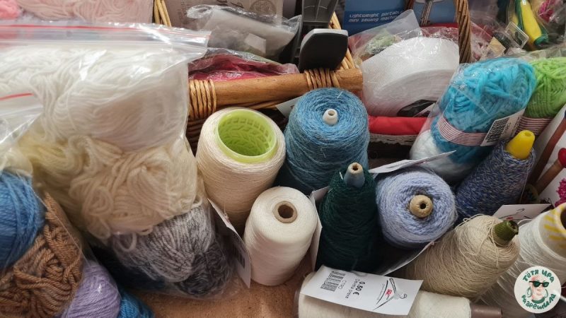 Материалы для вязания в магазине секондхенд