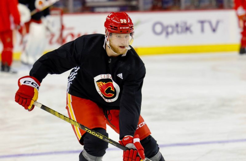 Белорусский хоккеист Илья Соловьев дебютировал в НХЛ Белорусский хоккеист Илья Соловьев дебютировал в НХЛ