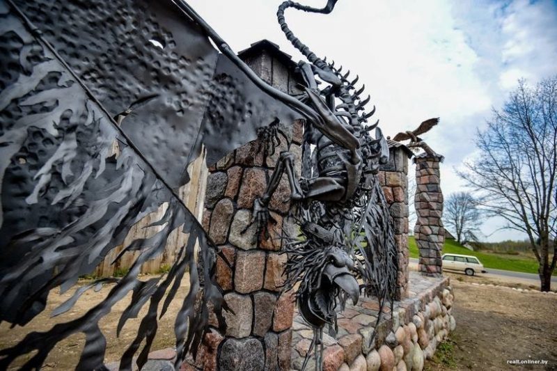 "Перамога хрысціянства над ісламам". З сядзібы "Літоўка" знікне дэкор - але Бондарава ўсё яшчэ незадаволеная Сядзіба Літоўка