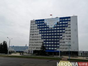 "Іншыя згодныя працаваць на такіх умовах". Намначальніка "Гродна Азот" асудзілі за хабар - даваўшы прыйшоў з павіннай Административное здание "Гродно Азот"