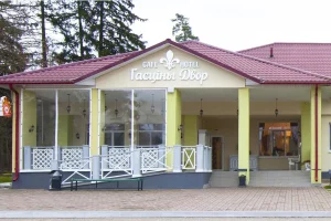 "Гродна" думаюць перапрадаць, Дом побыту перарабіць. Дзе яшчэ з'явяцца новыя гасцініцы ў Гродне "Гасціны двор"