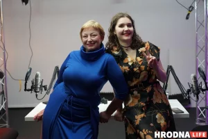 “Дочкі-маткі”.  Пра сэкс, адукацыю, прыгажосць і працу – дзве журналісткі з Гродна стварылі падкаст, каб расказваць пра канфлікт пакаленняў Ірына Новік і Даша Гардзейчык - журналісткі і падкасцеркі з Гродна, вядоўцы новага відэапраекта падкаста "Дочкі-маткі"