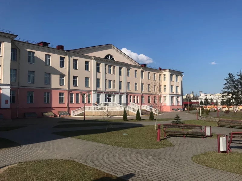 Новы корпус і душавыя ў палатах. Дзіцячую бальніцу ў Гродне чакаюць перамены Дзіцячая абласная бальніца на Астроўскага