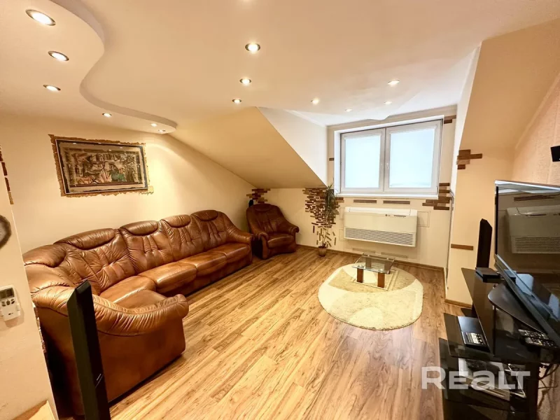 Нерухомасць тыдня: аднапакаёўка на мансардным паверсе ў цэнтры горада Квартира на Маркса