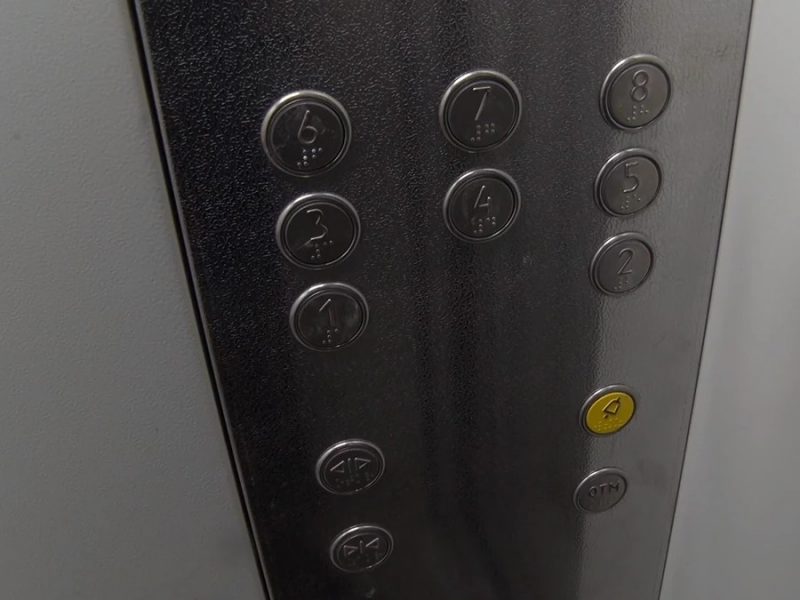 В Гродно устанавливают новые лифты с музыкой и шрифтом Брайля. В каких домах они появятся?