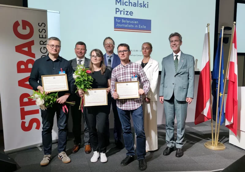 Лаўрэаты і арганізатары Прэміі імя Кшыштафа Міхальскага ў час уручэння ў Варшаве, 27 чэрвеня 2024