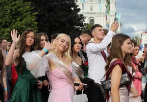 Як прайшоў першы гарадскі выпускны ў Гродне: фота Гарадскі выпускны ў Гродне - 2024.