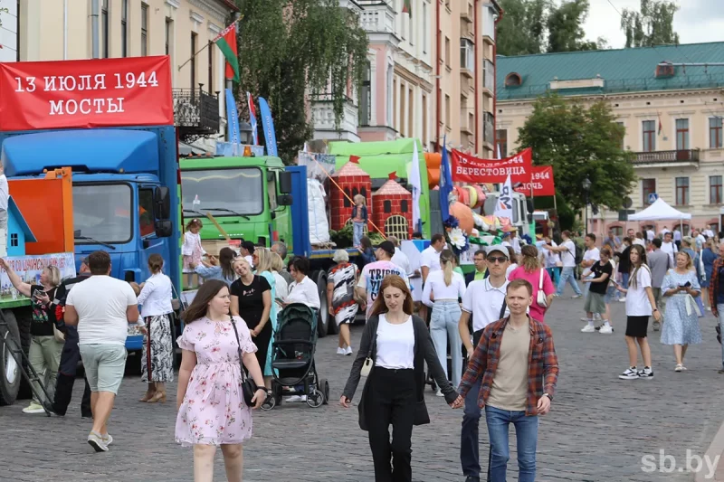Дзень незалежнасць 3 ліпеня 2024 у Гродне - парад аўтакалона