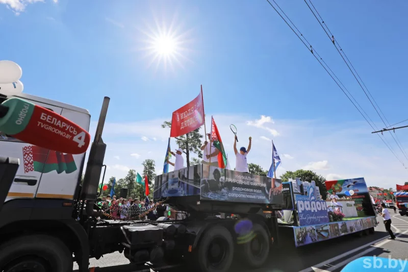 Святкаванне Дня незалежнасці ў Гродне ў 2024 годзе - парад аўтакалона