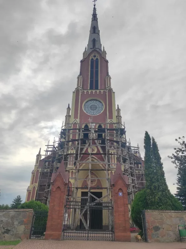 касцёл у Гервятах - ідзе рамонт фасадаў з парушэннямі