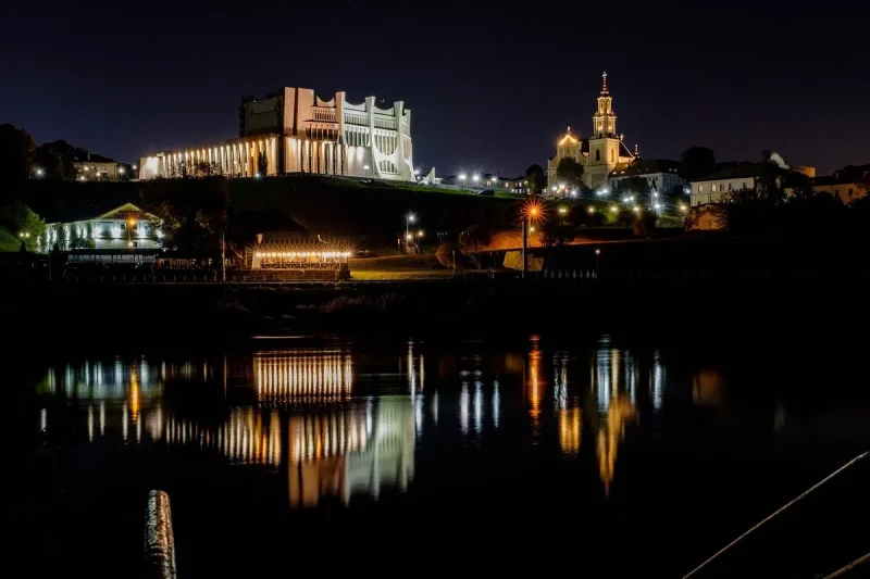 У драмтэатры Гродна 4 гады няма галоўнага рэжысёра. Чаму стала складана знайсці работнікаў культуры? Драмтэатр. Фота: pixabay.com/snibl111