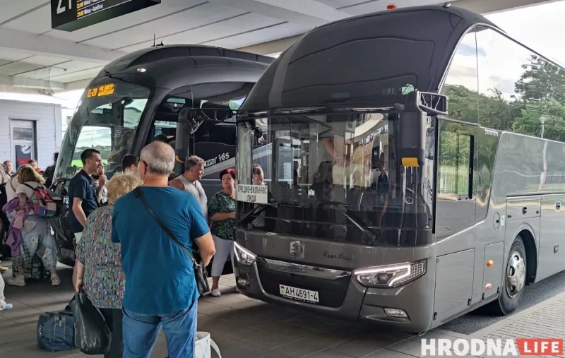 Аўтобусаў паміж Літвой і Беларуссю стане яшчэ менш Беларускі аўтобус на вакзале ў Вільні. Фота: Hrodna.life