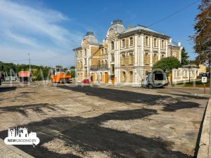 У Гродне пачалі рамантаваць галоўную турыстычную паркоўку  Рамонтныя работы на стаянцы на вуліцы Вялікай Траецкай. Фота: NewGrodno.by