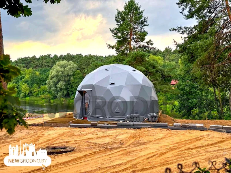 Жылы домік будучага гасцінічнага комплексу ў Пышках. Фота: NewGrodna.by