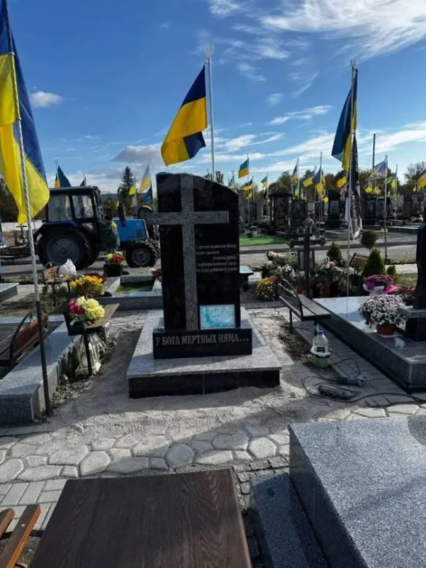 Помнік Міхаілу Шавельскаму