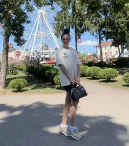 “Гэта проста маленькае падарожжа". Беларуска пасля трох гадоў жыцця ў Польшчы вярнулася ў Гродна Кацярына ў Гродне. Скрыншот Hrodna.life з TikTok