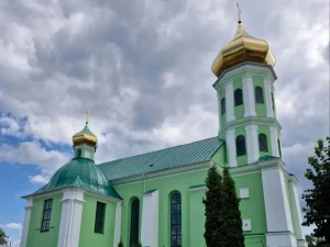 Сінагогу XVII стагоддзя ў Слоніме купіла пісьменніца Троіцкая царква ў Слоніме пасля перафарбоўкі.