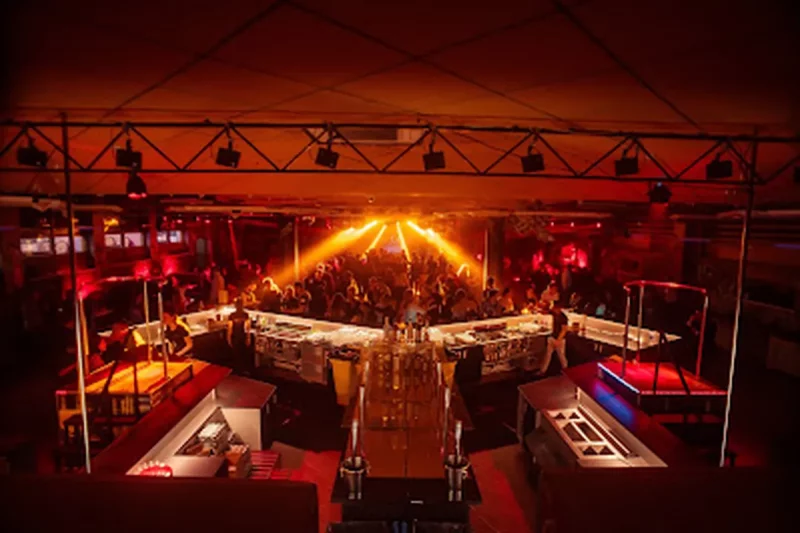 У клубе "Галактика" да закрыцця.