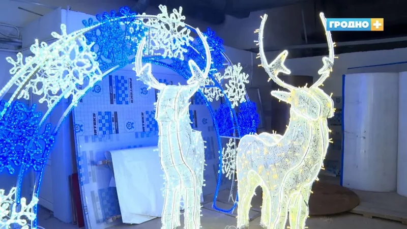 280 тысяч лямпачак і зорнае неба: як упрыгожаць Гродна да зімовых свят Навагодняя ілюмінацыя - вулічныя ўпрыгожанні да зімовых свят у Гродне. Фота: "Гродна Плюс"