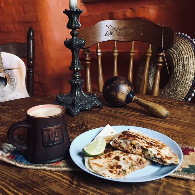 мескиканский бар Tres Amigos