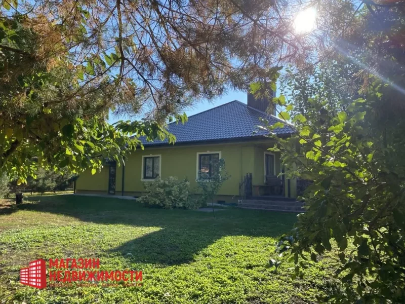 Нерухомасць тыдня: у Паўднёвым прадаецца дом з «Раніцай у сасновым лесе» на ўсю сцяну і каралеўскай кухняй Дом у Паўднёвым.