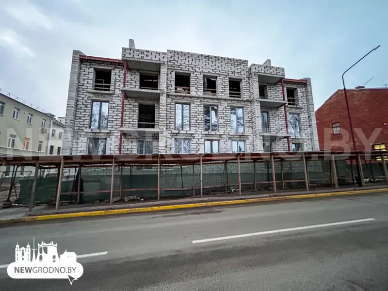Новы жылы дом з'явіўся ў гістарычным цэнтры Гродна Новы дом на вуліцы Акадэмічнай у Гродне. Фота: newgrodno.by
