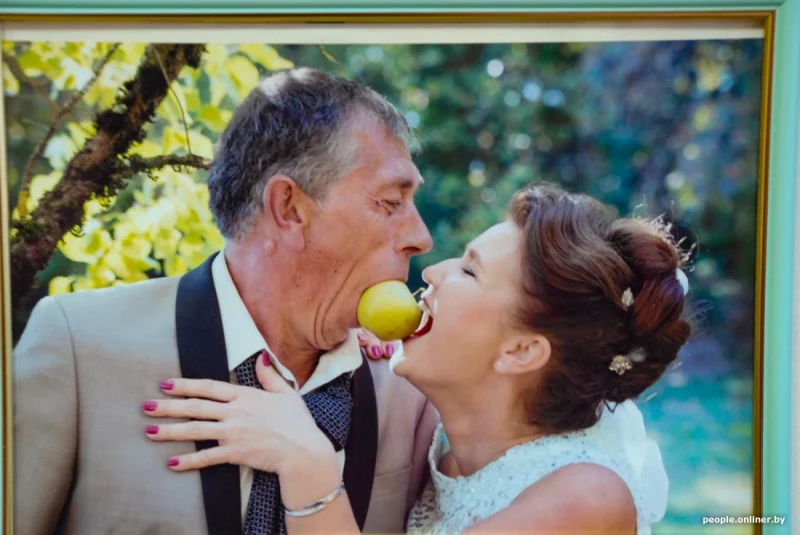 “Накалоў рэшткі піцы на зубачыстку і заявіў: «Гэта табе, дзетка, а рамантыка – у кіно»”. Як у Гродне 30 гадоў працуе шлюбнае агенцтва “Накалоў рэшткі піцы на зубачыстку і заявіў: «Гэта табе, дзетка, а рамантыка – у кіно»”. Як у Гродне 30 гадоў працуе шлюбнае агенцтва